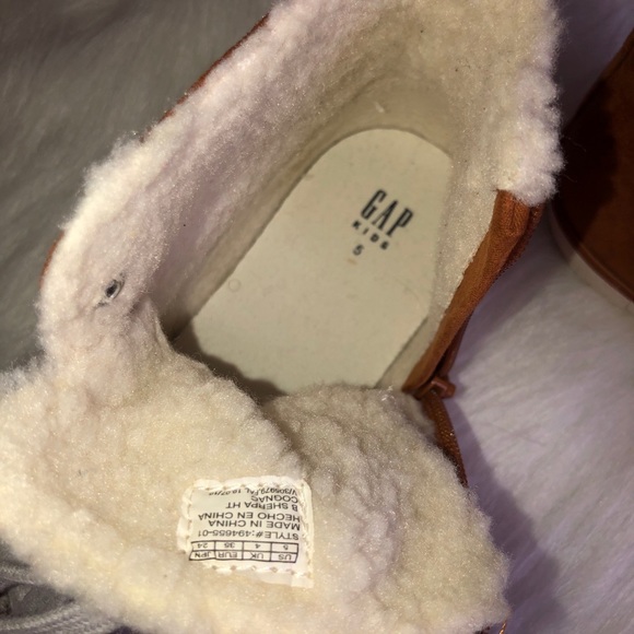 New cozy kid sneakers. - Picture 2 of 7